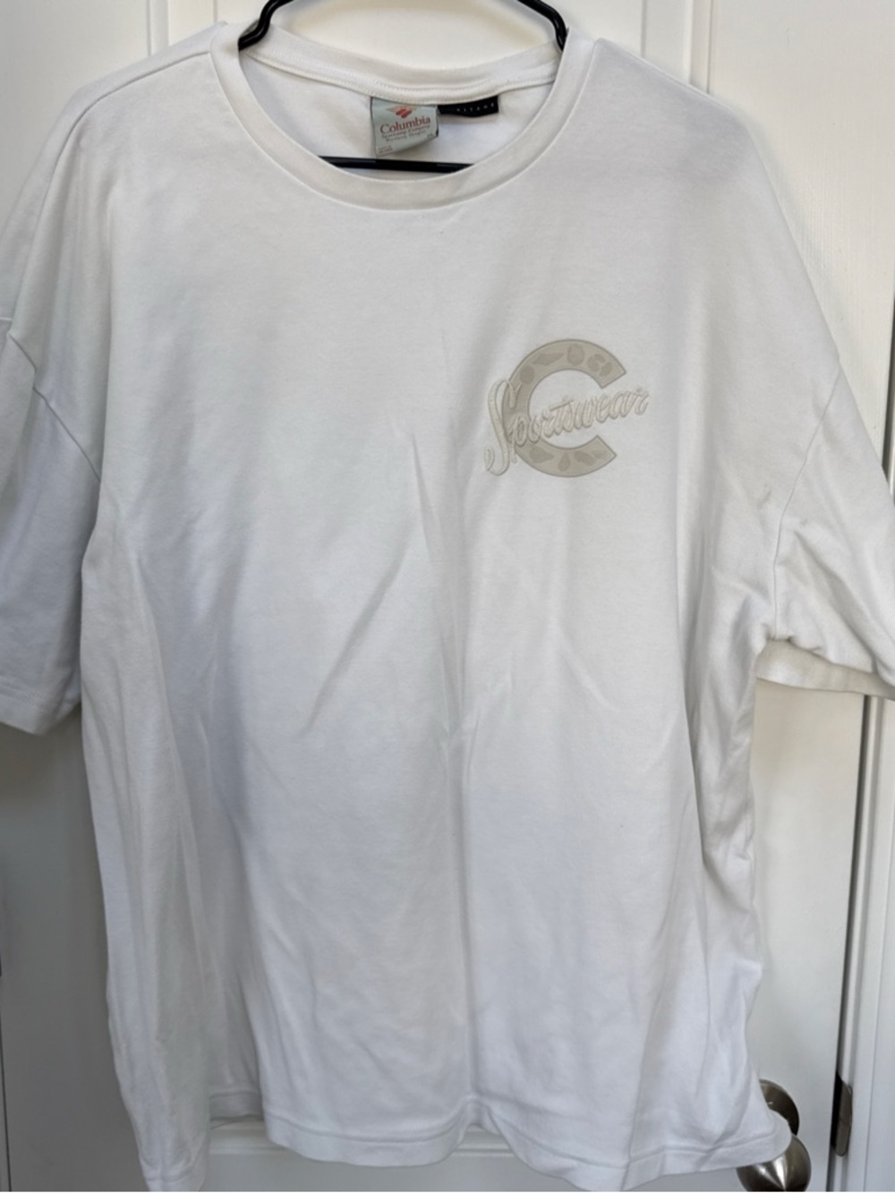Columbia Men’s White heavy weight Short-Sleeve Graphic T-Shirt